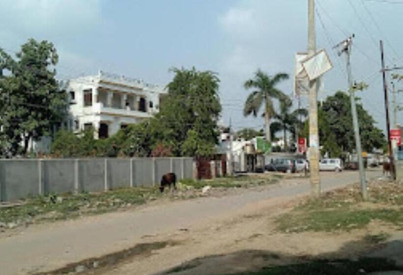 Отель Gonard,gonda