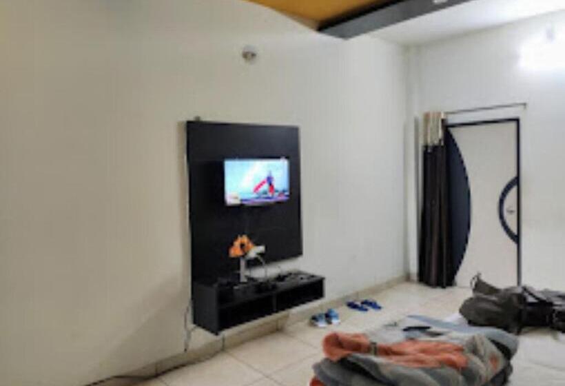 Отель Gonard,gonda