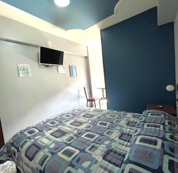 هتل Hostal Escobar