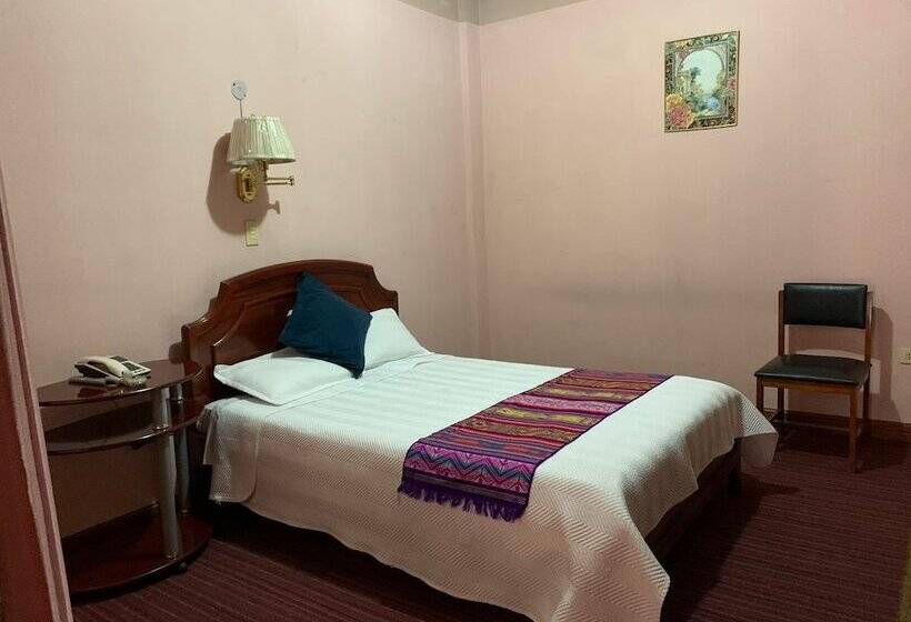 בית מלון כפרי Hostal Pichincha Internacional