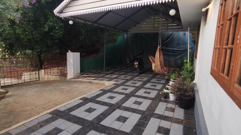 فندق Koonamparayil Home Stay Munnar Anaviratty Family Only