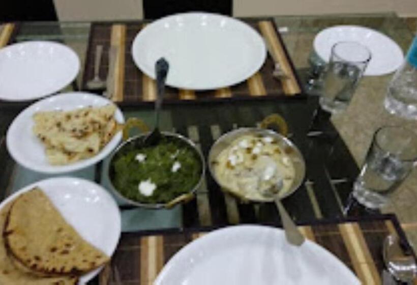 בית מלון כפרי Mariya International , Bodh Gaya