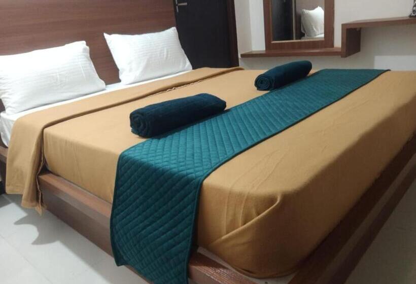 Отель Mayura Residency