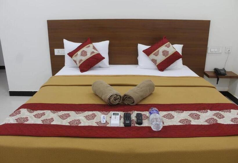 Отель Mayura Residency