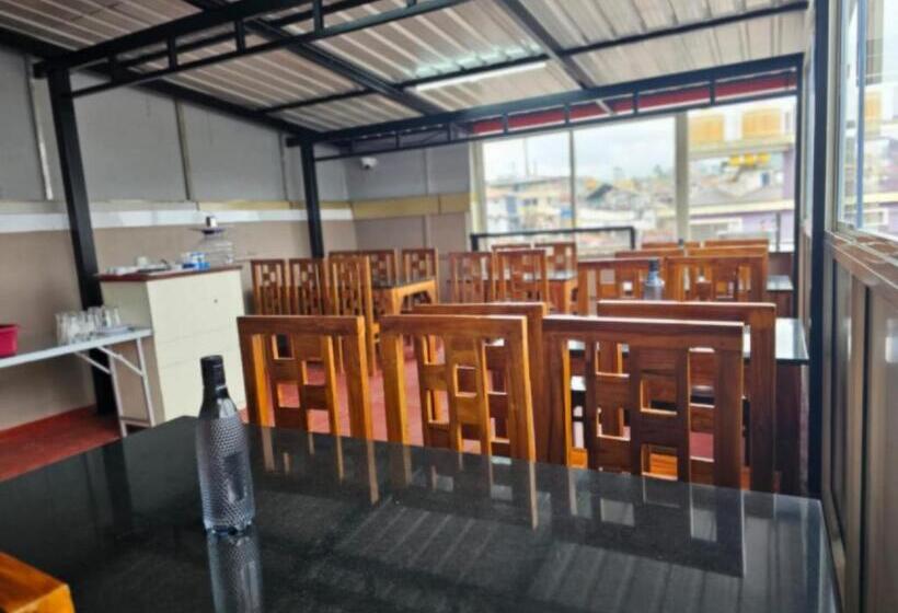 هتل Navarathna Comforts