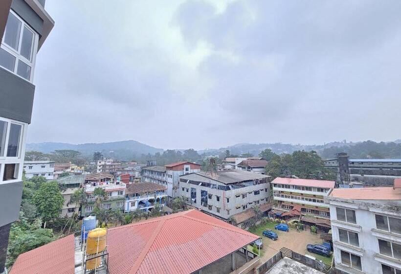 Отель Navarathna Comforts