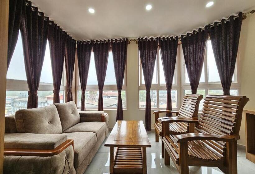 هتل Navarathna Comforts