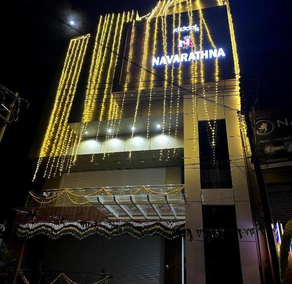 هتل Navarathna Comforts