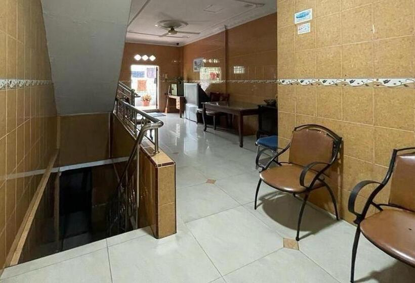 ホテル Oyo 93502 Homestay Pakmuklis Syariah 2