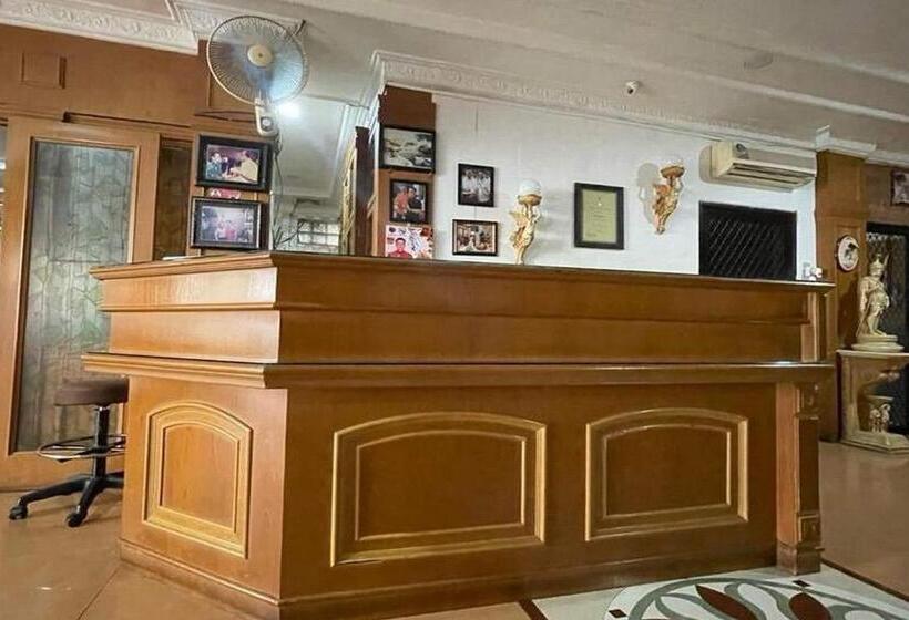 ホテル Oyo 93502 Homestay Pakmuklis Syariah 2