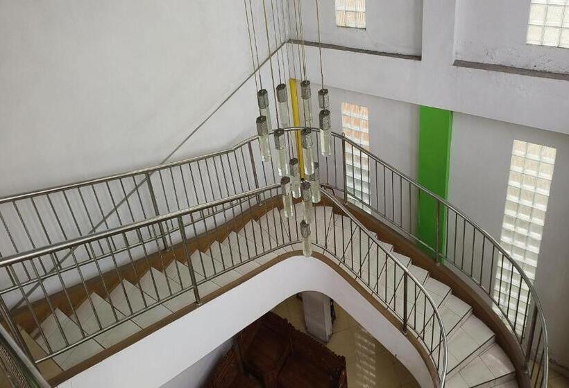 هتل Oyo 93512 Umbuy Homestay