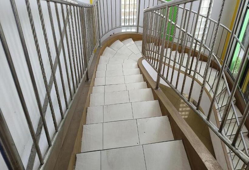 酒店 Oyo 93512 Umbuy Homestay