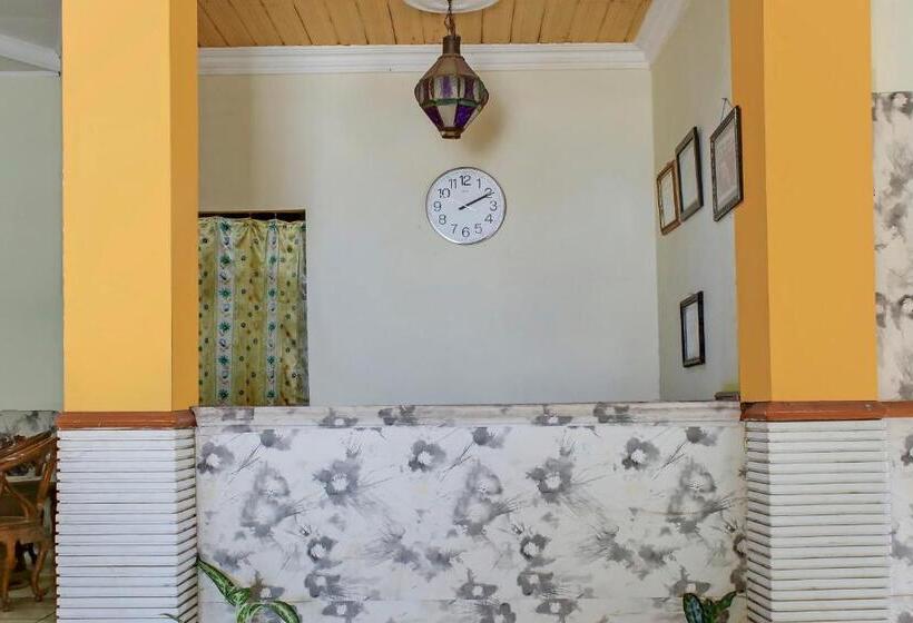 酒店 Oyo 93521 Wisma Flamboyan