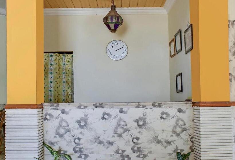 酒店 Oyo 93521 Wisma Flamboyan