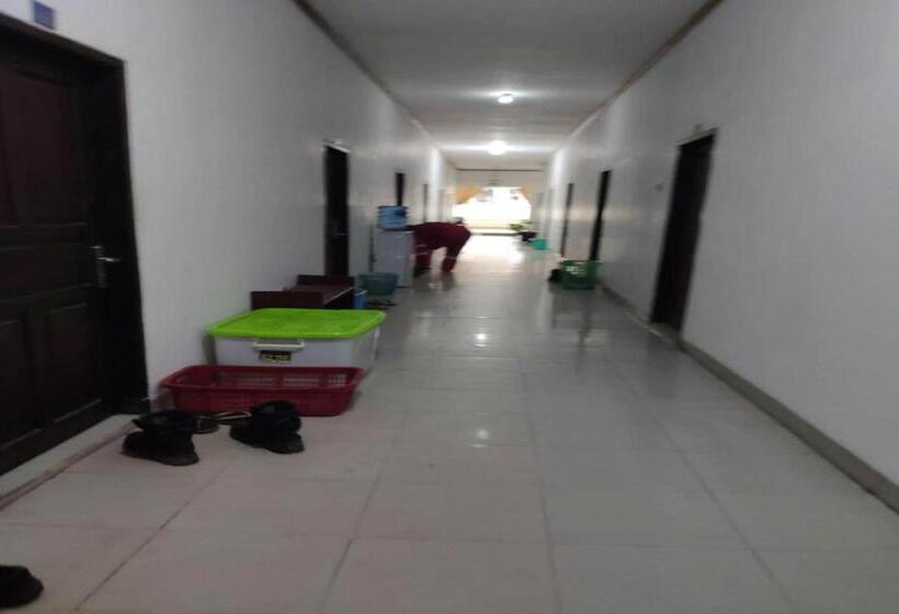 ホテル Oyo 93523 Penginapan Laras Paminggir