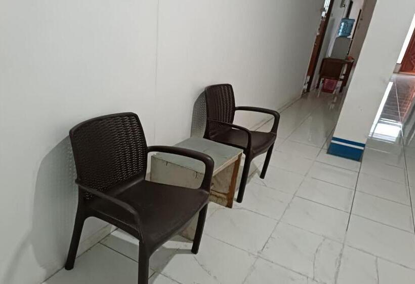 ホテル Oyo 93523 Penginapan Laras Paminggir