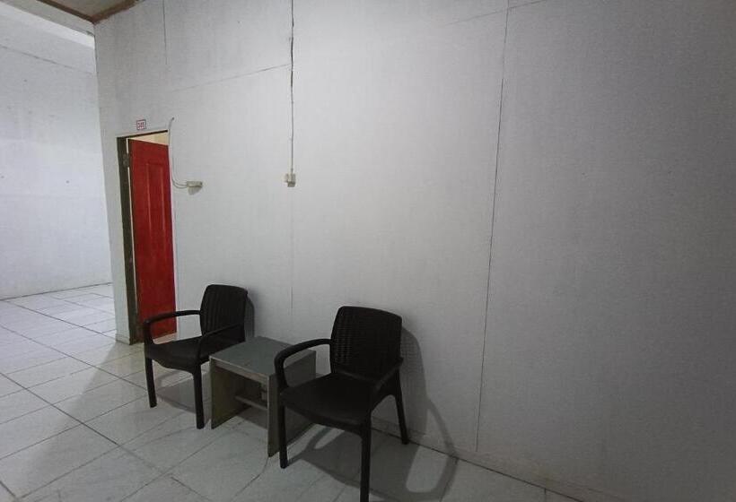 ホテル Oyo 93523 Penginapan Laras Paminggir