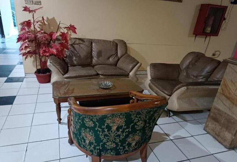 هتل Oyo 93523 Penginapan Laras Paminggir