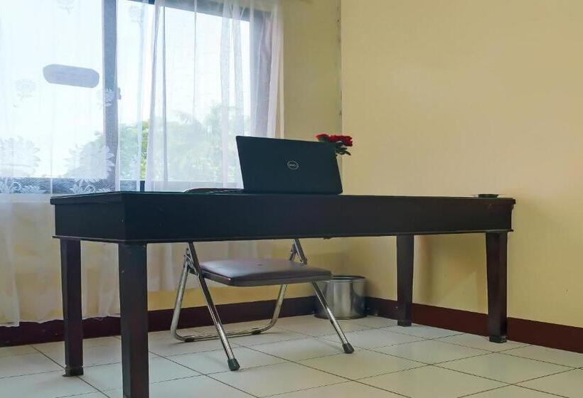 ホテル Oyo 93523 Penginapan Laras Paminggir