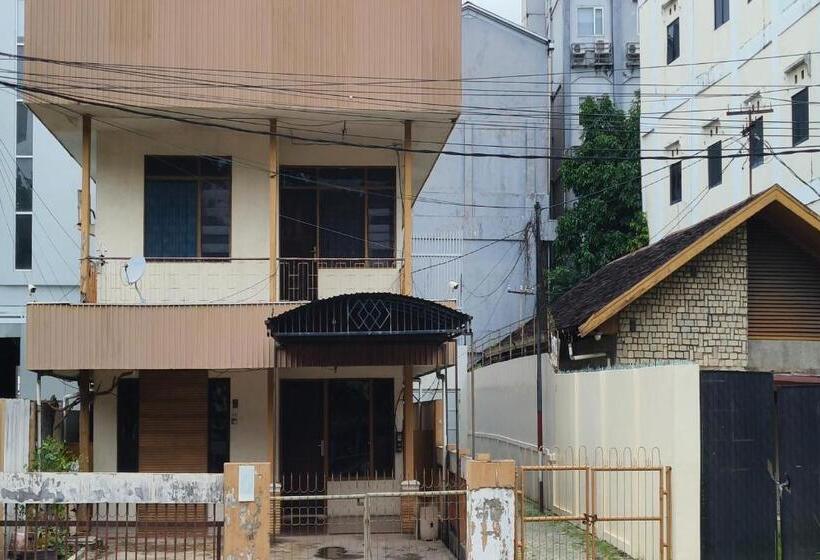 ホテル Oyo 93523 Penginapan Laras Paminggir