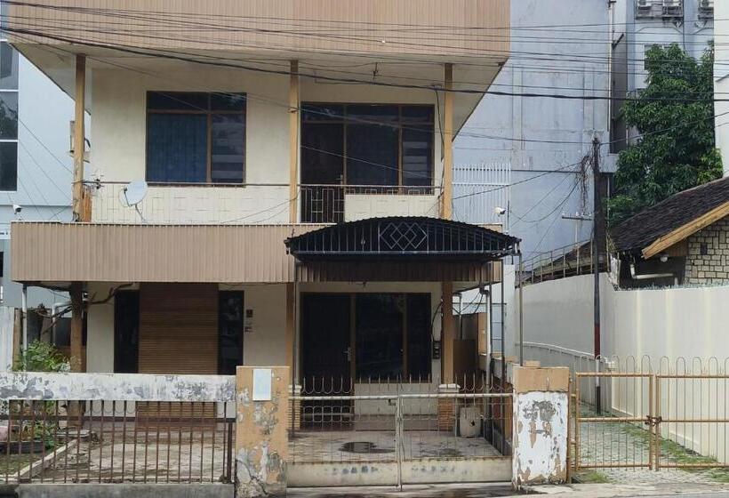 ホテル Oyo 93523 Penginapan Laras Paminggir