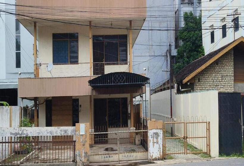 ホテル Oyo 93523 Penginapan Laras Paminggir