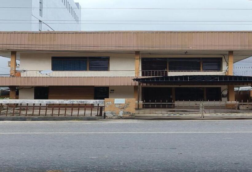 ホテル Oyo 93523 Penginapan Laras Paminggir