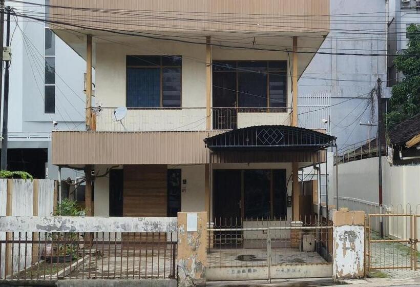 ホテル Oyo 93523 Penginapan Laras Paminggir