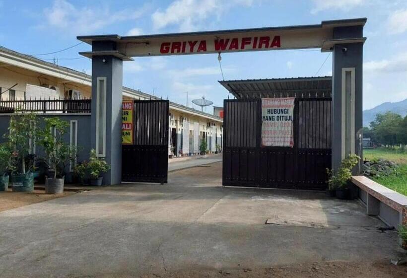 ホテル Oyo 93525 Griya Wafira Trenggalek Syariah