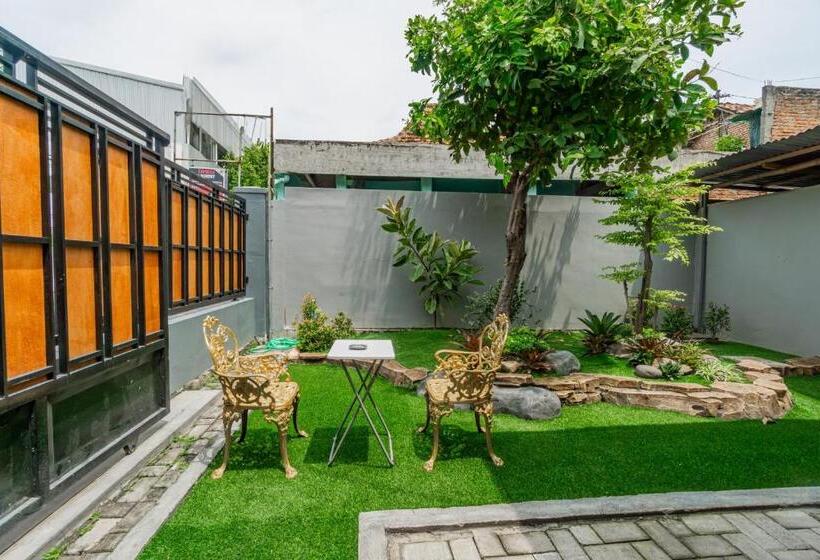 فندق Oyo 93526 Cut Nyadin Syariah