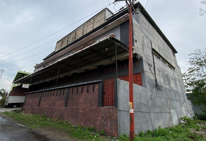 هتل Oyo 93532 Kost Nian Syariah