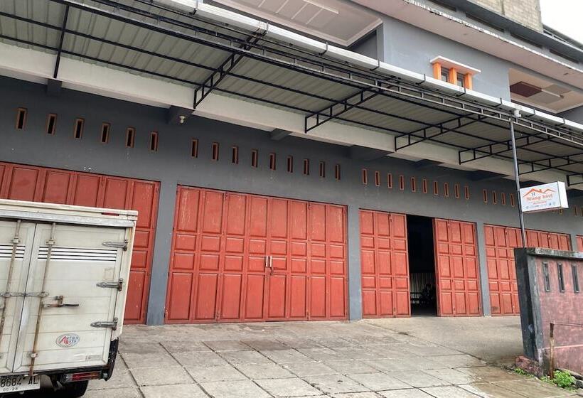 호텔 Oyo 93532 Kost Nian Syariah