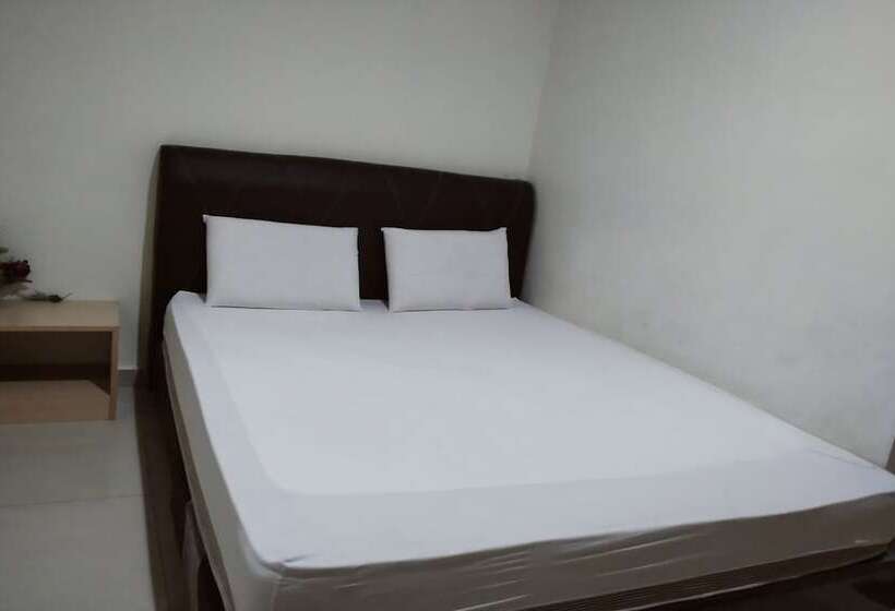 בית מלון כפרי Oyo 93536 Pondok Almirah