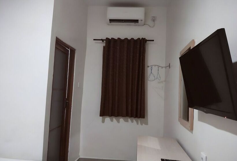 בית מלון כפרי Oyo 93536 Pondok Almirah