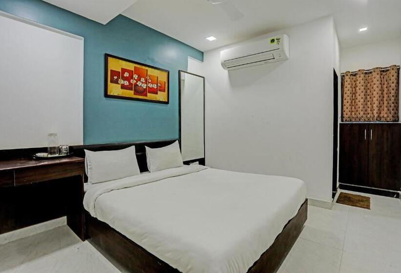 Отель Oyo Pooja Palace