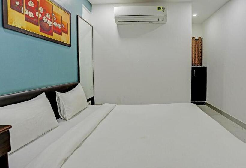 Отель Oyo Pooja Palace