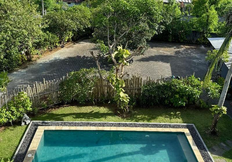 בית מלון כפרי Pondok Sentana Guest House