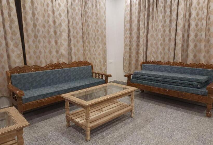 Отель Purna Brahma Vatika