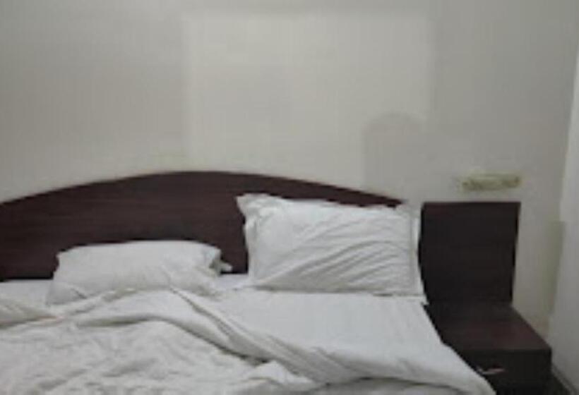 فندق Sai Plaza , Akbarpur