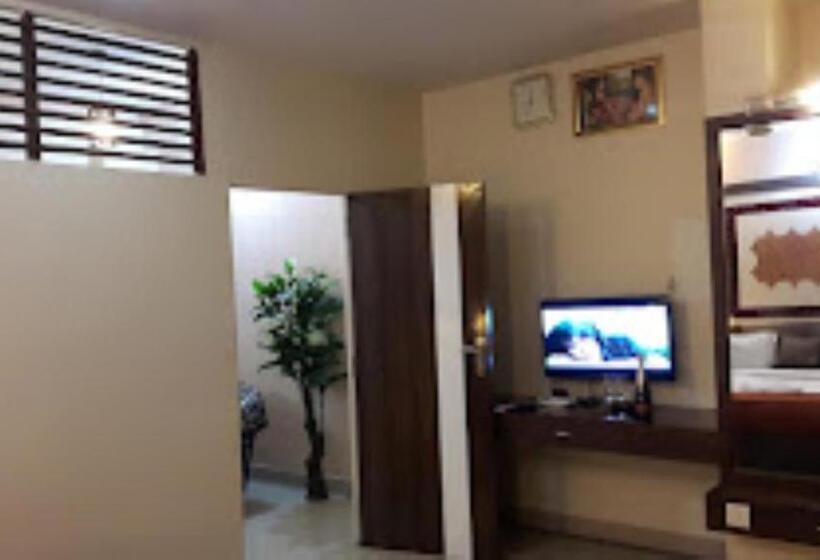 فندق Sai Plaza , Akbarpur