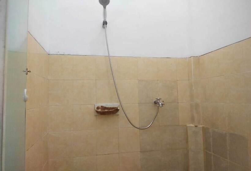 בית מלון כפרי Spot On 93478 Amanda Residence Syariah