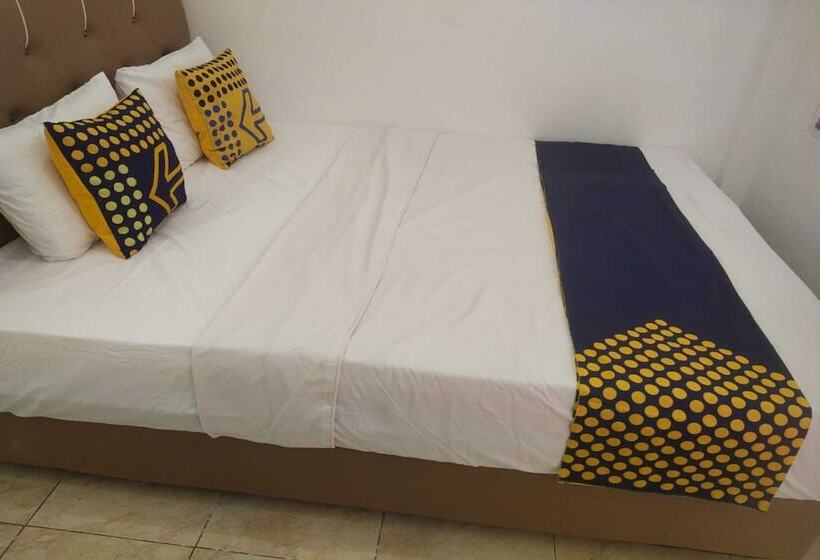 בית מלון כפרי Spot On 93478 Amanda Residence Syariah