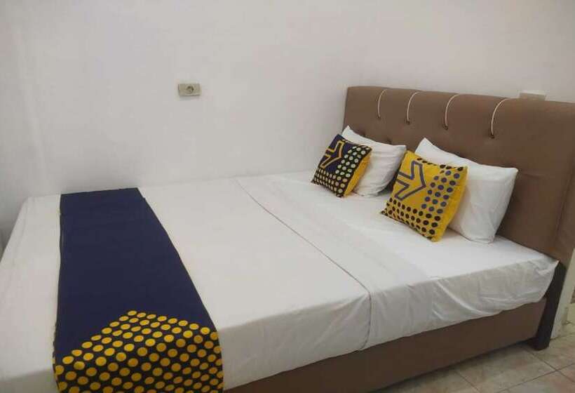 בית מלון כפרי Spot On 93478 Amanda Residence Syariah