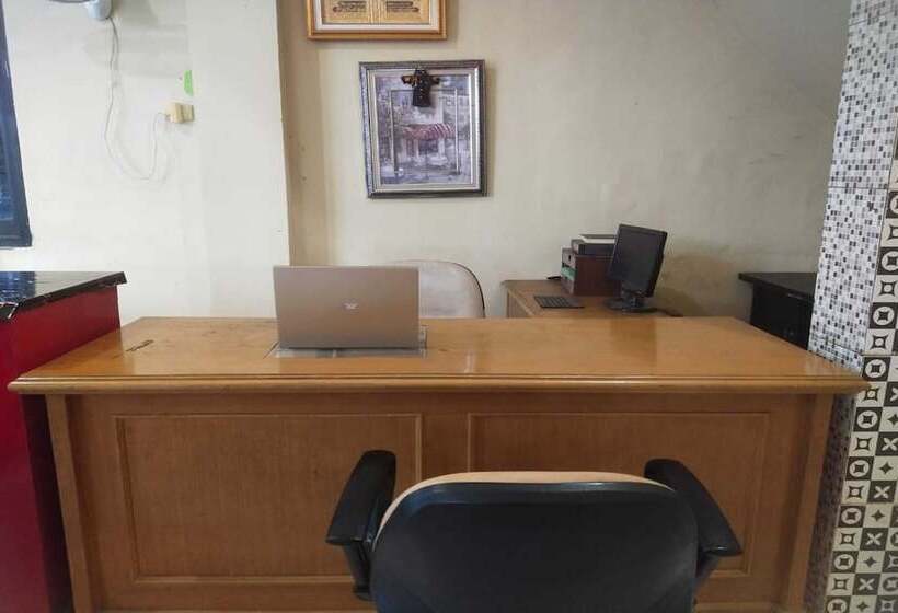 בית מלון כפרי Spot On 93478 Amanda Residence Syariah