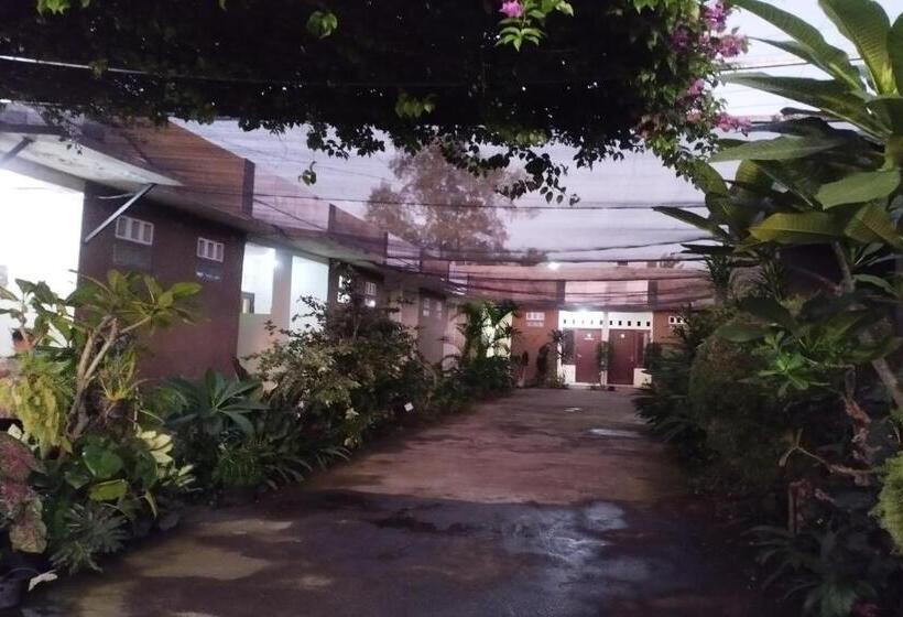 호텔 Spot On 93510 Penginapan Melati Tanjung