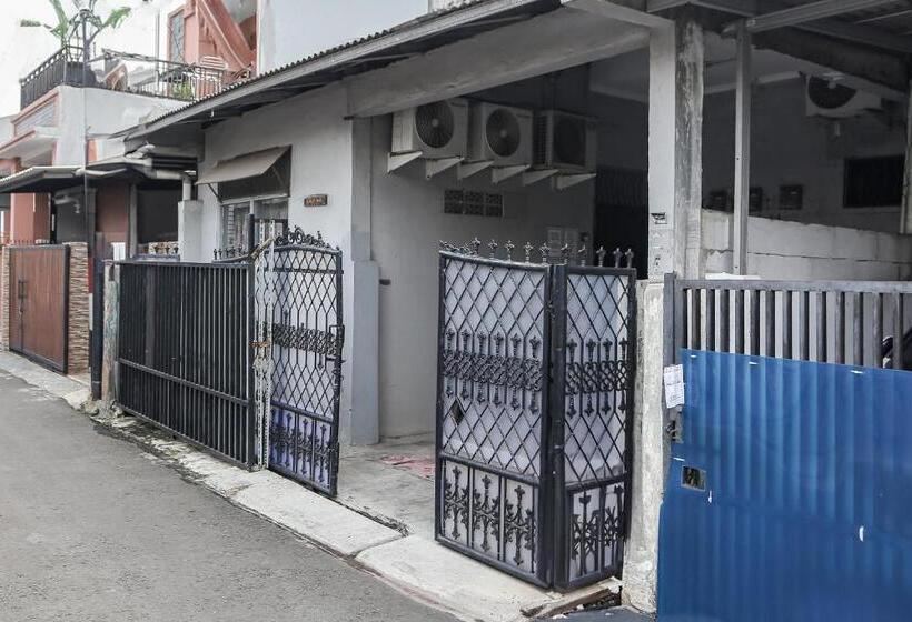 Hotel Spot On 93515 Pulo Gebang Guest House