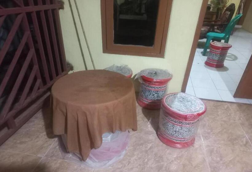 호텔 Spot On 93542 Suripah Kostel Syariah