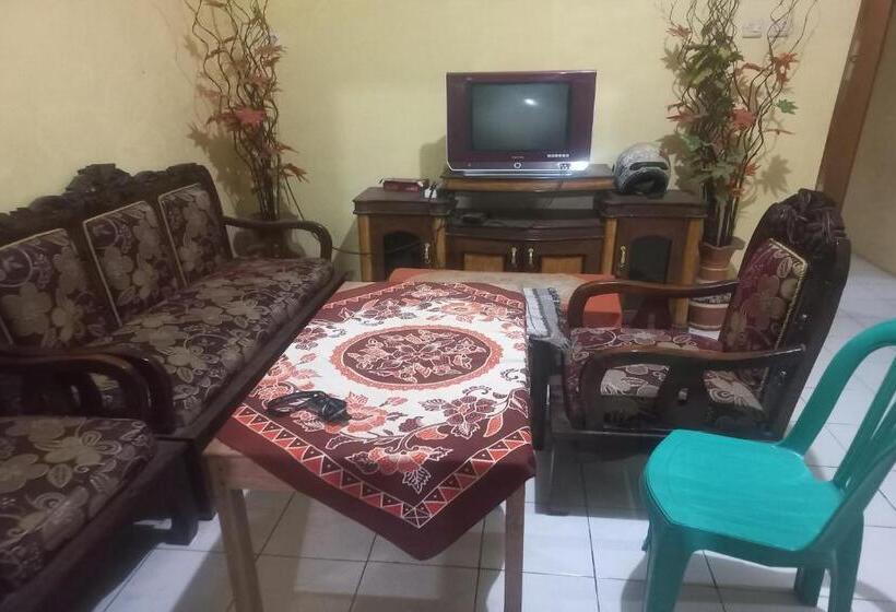 호텔 Spot On 93542 Suripah Kostel Syariah