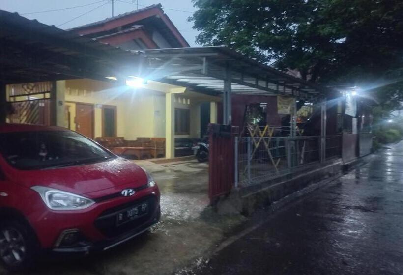 호텔 Spot On 93542 Suripah Kostel Syariah