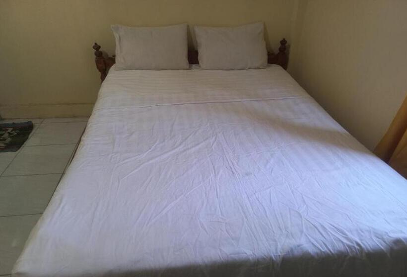 호텔 Spot On 93542 Suripah Kostel Syariah